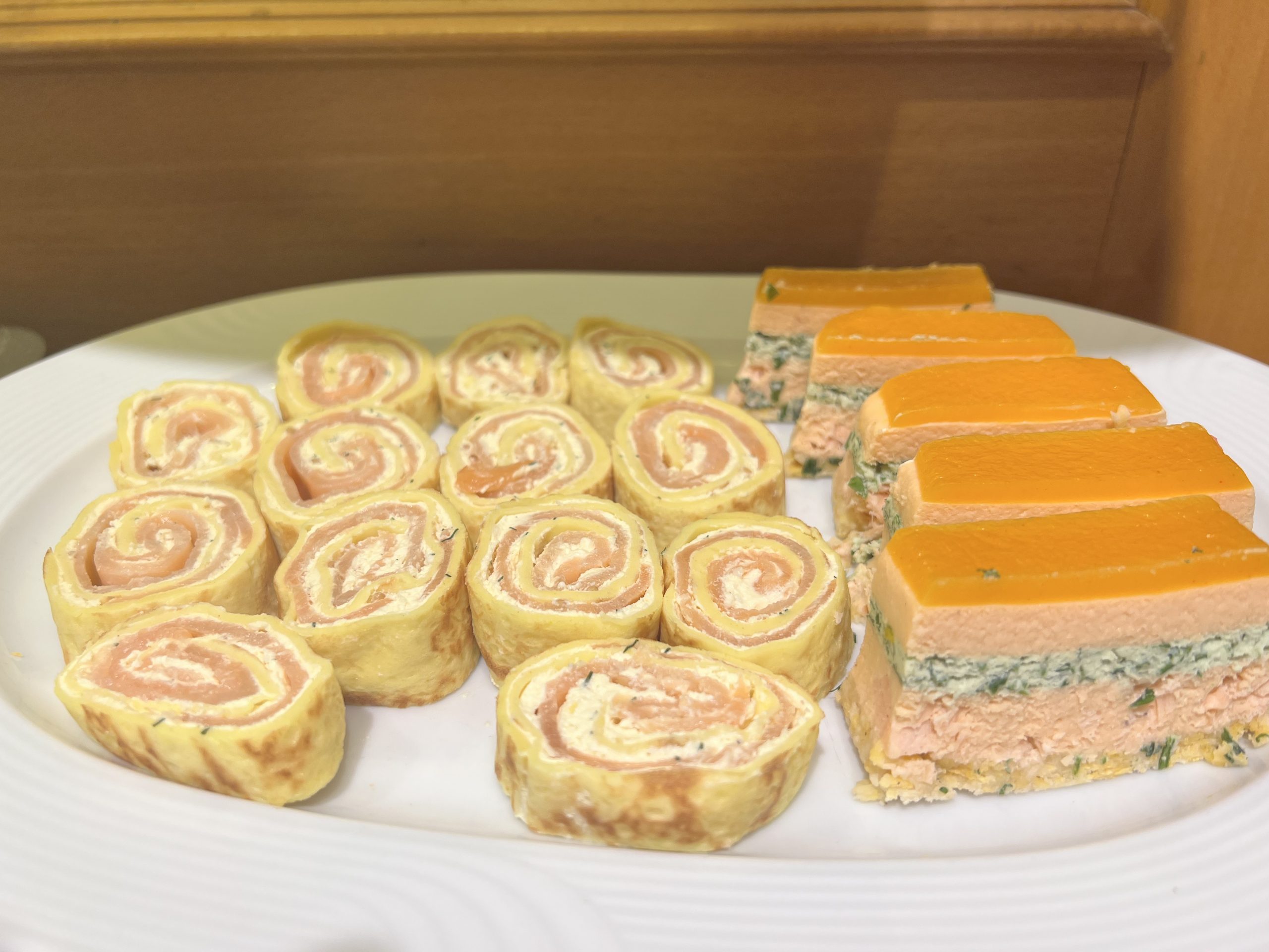 IMG_8693 Lachs Rolle mit Frischkäse und Lachs mit Mango